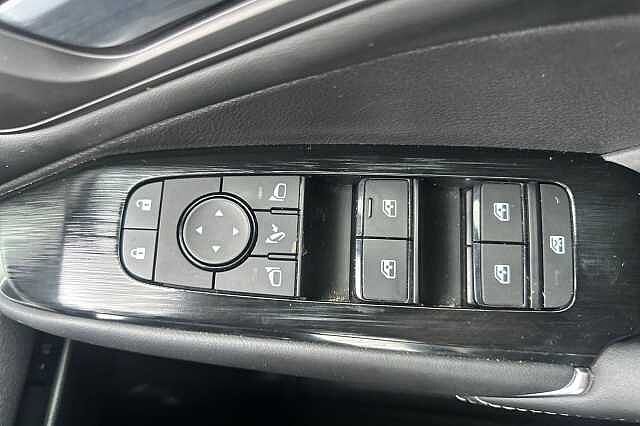 Nissan Qashqai 1.3 DiG-T MH N-Connecta 5dr