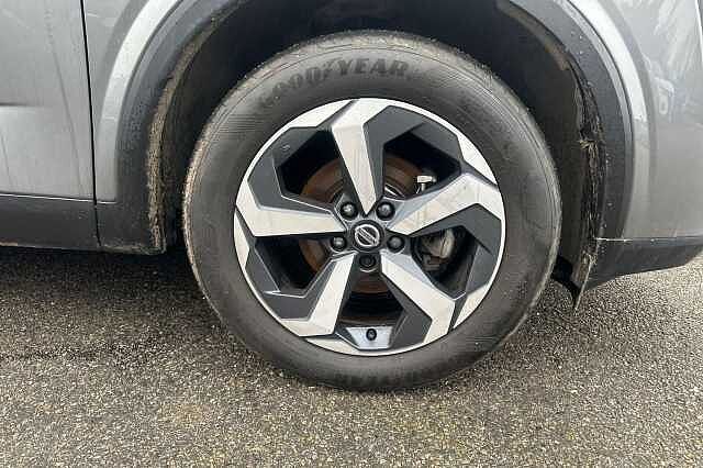 Nissan Qashqai 1.3 DiG-T MH N-Connecta 5dr