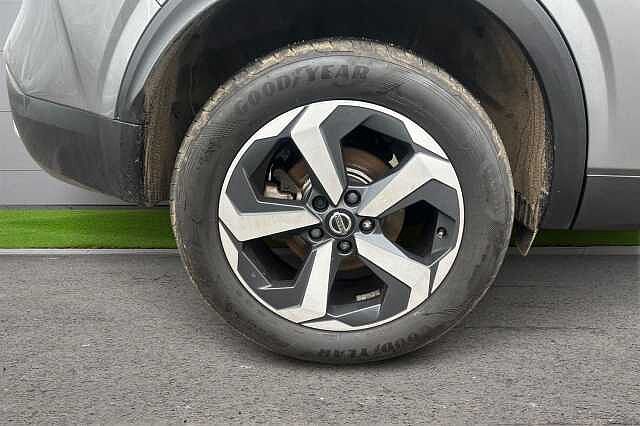 Nissan Qashqai 1.3 DiG-T MH N-Connecta 5dr