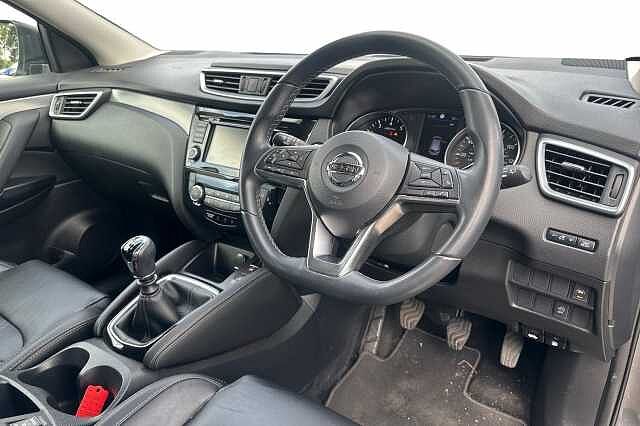 Nissan Qashqai 1.3 DiG-T N-Motion 5dr